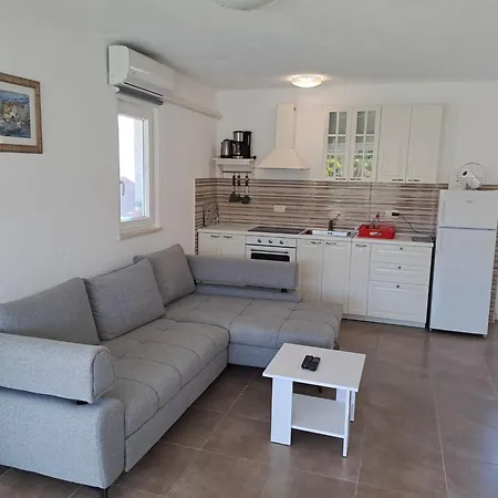 Nane Garden House With Heat Pool Semesterbostad Mirce