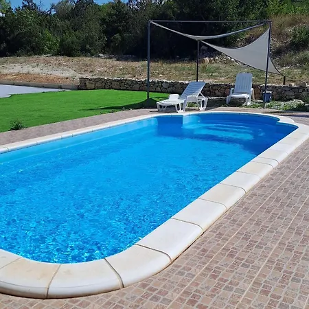 Semesterbostad Nane Garden House With Heat Pool Mirce