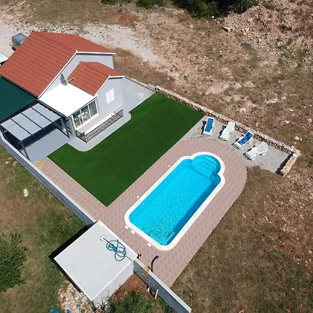 Nane Garden House With Heat Pool Semesterbostad Mirce