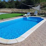 بيت للعطل Nane Garden House With Heat Pool Mirce