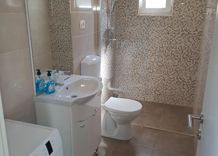 Prázdninový dům Nane Garden House With Heat Pool Mirce