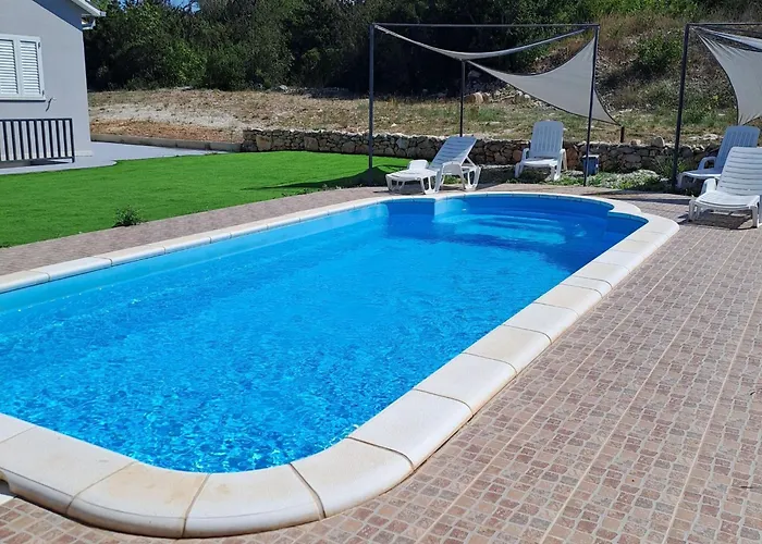 Prázdninový dům Nane Garden House With Heat Pool Mirce